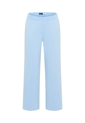 Pantalon bleu clair à jambes droites avec une ceinture lisse, des détails de couture avant, et sans poches visibles sur fond blanc.