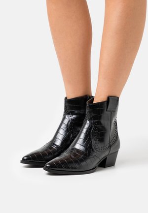 Cowboy/biker ankle boot - black