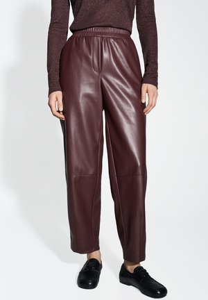 MID RISE OVAL CUT - Pantaloni di pelle - dark grape