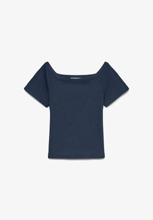 Marineblauw kort mouw crop top met een brede boothals en raglanmouwen, weergegeven op een witte achtergrond.