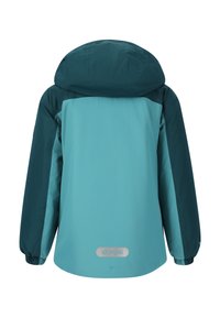 Teal og mørkeblå vandtæt jakke med hætte, elastiske manchetter og et reflekslogo ved kanten; glat tekstur og tætsiddende design.