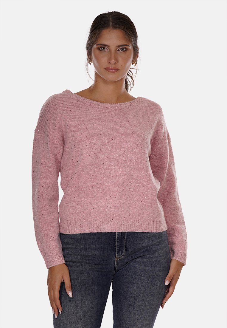 Maglione rosa lavorato a maglia con scollatura ampia, maniche lunghe e vestibilità comoda. Il tessuto presenta una finitura texture con sottili riflessi metallici.