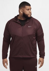 Nike Performance SPHERE MILER - Running jacket - burgundy crush burgundy crush