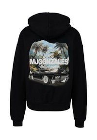 Černá mikina s kapucí s grafikou klasického auta, palmami a pozadím oblohy. Text zní "MJGONZALES Malibu Dreams."