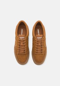 Jack & Jones JFWMORDEN  - Tossud - cognac