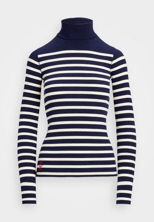 Pull à col roulé rayé horizontalement bleu marine et blanc, manches longues, avec une petite ancre rouge brodée près de l'ourlet inférieur.