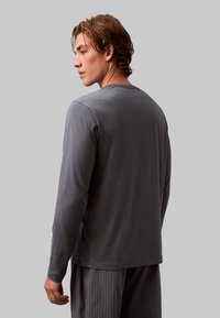 Calvin Klein Underwear LOGO - Camiseta de pijama - turbulence