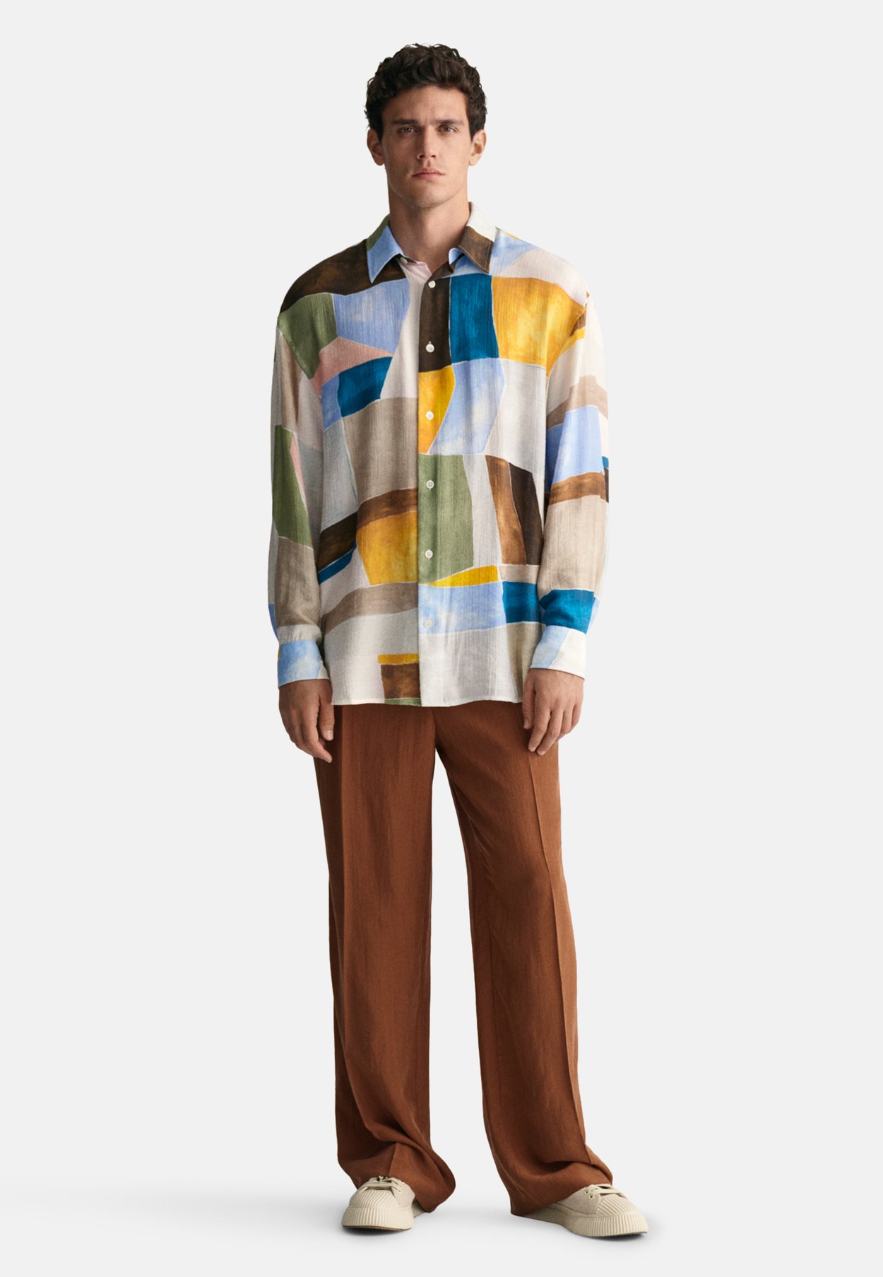RELAXED FIT