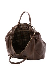 Bruine leren reistas met een interieur van geruit stof. Voorzien van een ritsafsluiting, dubbele handgrepen en subtiele stikdetails.