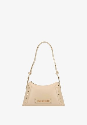 Beige Love Moschino Handtasche mit dreieckiger Form, goldenen Nietenverzierungen und einem kurzen, verstellbaren Schultergurt.
