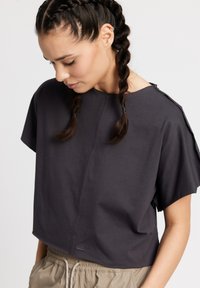 rethinkit studios RAW EDGES CAEN - T-shirt basic
