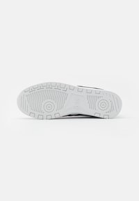ASICS SportStyle Matalavartiset tennarit - white