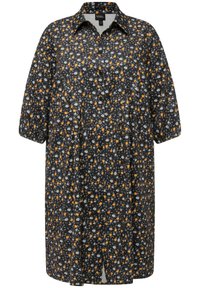 Abito camicia floreale in nero con fiori bianchi e arancioni, chiusura a bottoni frontale, colletto e maniche corte. Presenta una vestibilità comoda e tasche.