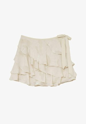Creméfarbener, mehrlagiger Minirock mit seitlicher Schleife und weicher, geraffter Stofftextur.