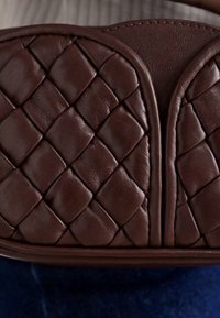sessùn DIVINOU BRAIDED - Borsa a tracolla - burgundy