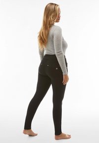 Freddy N.O.W.® YOGA DENIM - Skinny-Farkut - black jeans black seams