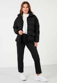 LELA REGULAR FIT - Žieminė striukė - black