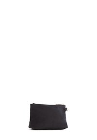 Pochette nera in tela con superficie testurizzata, chiusura con zip nella parte superiore e tirazip in tonalità oro. Design compatto, forma rettangolare.