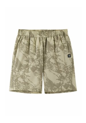 Jasnobeżowe szorty z abstrakcyjnym wzorem kamuflażu w kolorze brązowym, elastycznym pasem, bocznymi kieszeniami i małym czarnym kwadratowym logo po prawej stronie.