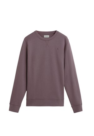 Sudadera de manga larga en color púrpura, fabricada en una mezcla de algodón. Presenta un escote redondo, puños acanalados y un pequeño logo en el pecho. Textura suave.