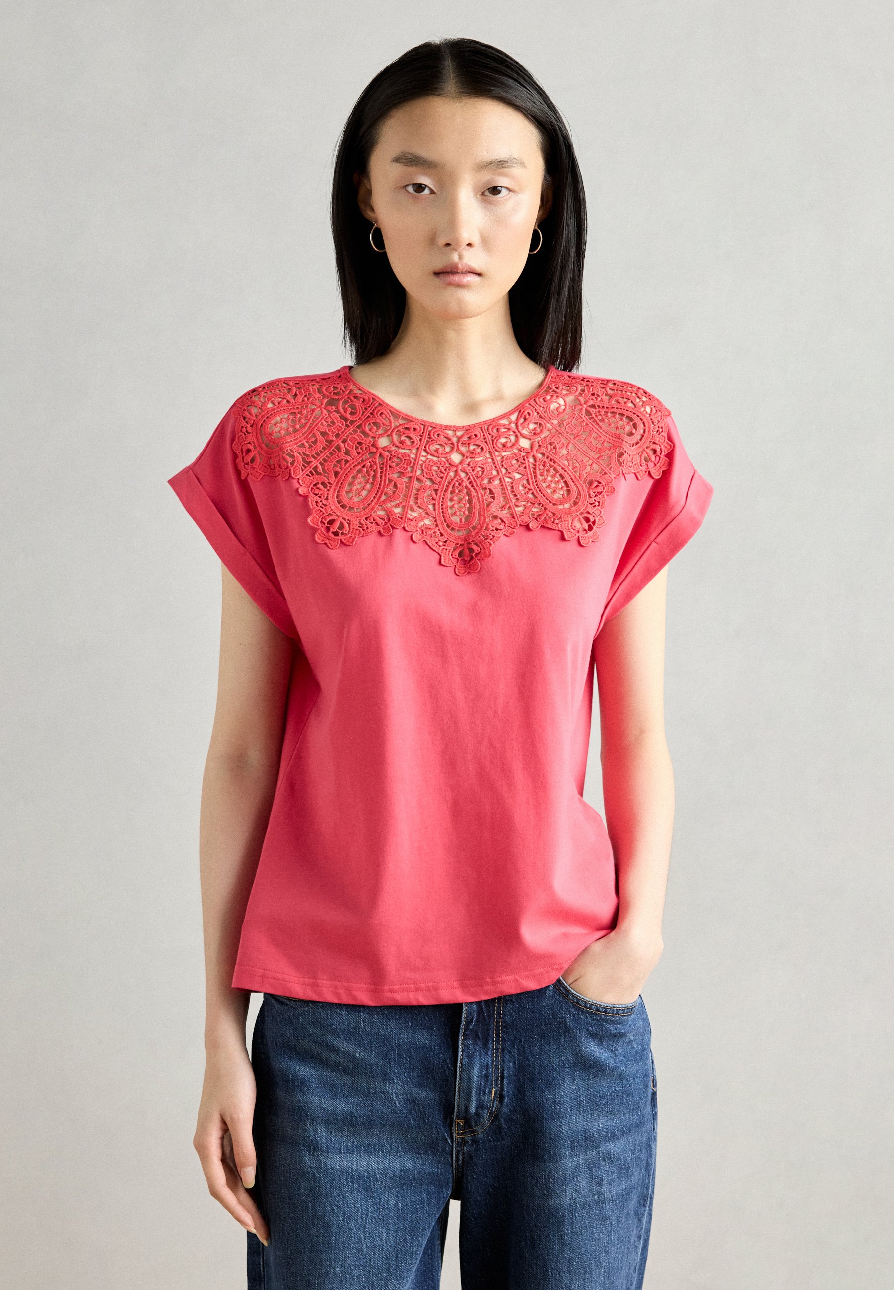 売れ筋商品|||モーガンレーン Tシャツ レディース トップス DELONA - Print T-shirt - fraise Morgan DELONA - T-shirt print - fraise/lichtrood - Zalando.nl