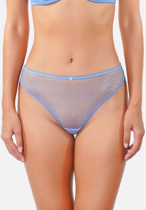 Culotte en tulle bleu clair avec un motif en grille, dotée d'une taille douce et de petits accents décoratifs. Le tissu semble texturé et délicat.
