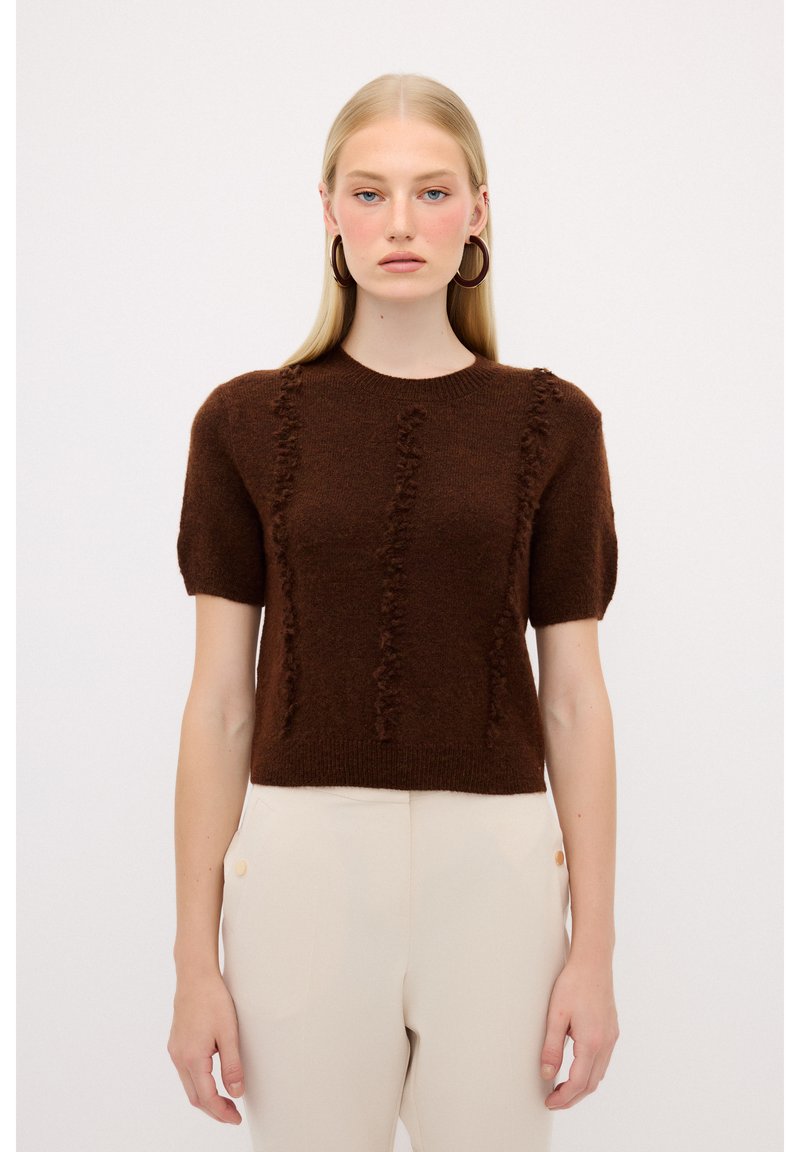 adL DETAILED SHORT SLEEVE - Top - brown