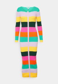 Vestido de punto con rayas horizontales en verde, rosa, naranja, púrpura, amarillo y azul verdoso. Mangas largas y cierre de botones en la parte delantera.