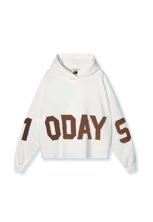 Witte cropped hoodie met bruine blokletters die "7 DAYS" aan de voorkant en op de mouwen spellen. Zachte stof en een relaxte pasvorm.