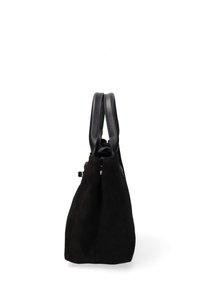 Zwarte suède handtas met leren handvatten, een taps toelopende vorm en een ritsluiting. Het oppervlak heeft een zachte textuur, met minimale hardware accenten.