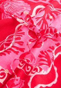 Non sélectionné, pink shell print