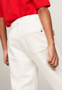 Tommy Hilfiger TIMELESS UNISEX - Bukser - calico heather