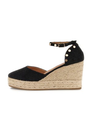 Sort ruskind kileespadrille med ankelsnor, gyldne nitter og flettet jute platformsål.