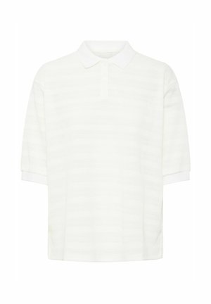 Weißes gestricktes Poloshirt mit kurzen Ärmeln, klassischem Kragen und subtilen horizontalen Streifen in unterschiedlicher Struktur.