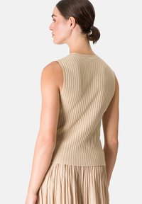 zero MIT RUNDHALSAUSSCHNITT - Felső - irish cream