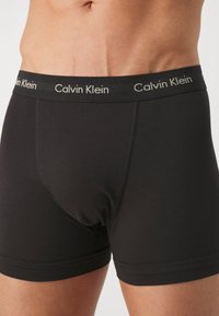 Calvin Klein Underwear TRUNK 3 PACK COTTON STRETCH - Apakšbikses - black/cherry kiss/eiffle tower/moss grass