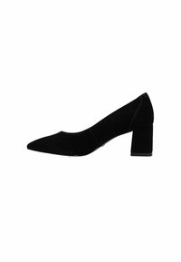 Escarpin en daim noir avec un bout pointu, une découpure arrondie et un talon bloc épais. La texture est douce et le design est classique et minimaliste.