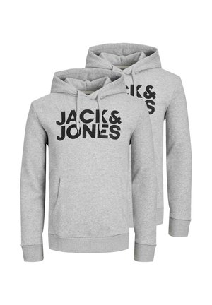 To lysegrå hættetrøjer med forlommer og "JACK & JONES" trykt med store sorte bogstaver på brystet.