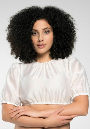 Weiße verkürzte Bluse mit Puffärmeln, gefertigt aus glattem satinähnlichem Stoff. Sie bietet eine geraffte Halslinie und einen elastischen Saum für eine figurbetonte Passform.