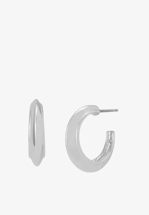 Sølvfarvede små hoopearrings med en glat, rund overflade og post-back lukning, vist fra side- og frontvinkler.
