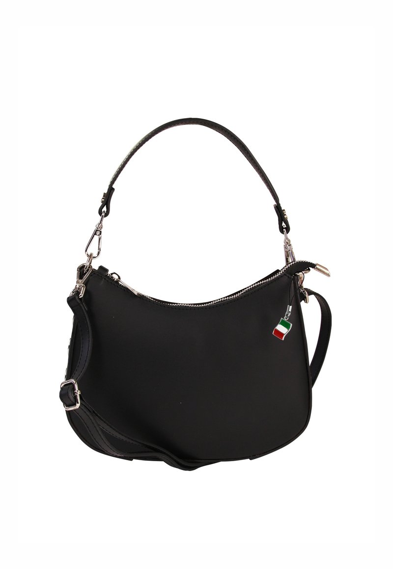 Zwarte handtas van glad materiaal met een gebogen vorm. Voorzien van een ritsluiting, een afneembare schouderriem en een klein accent van de Italiaanse vlag.