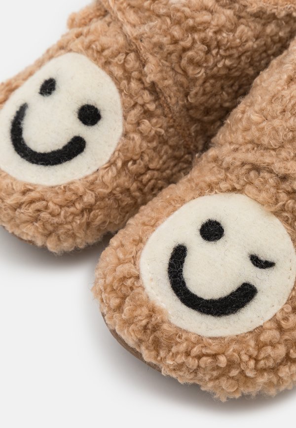 BABYKLETT UNISEX - Slippers - camel4