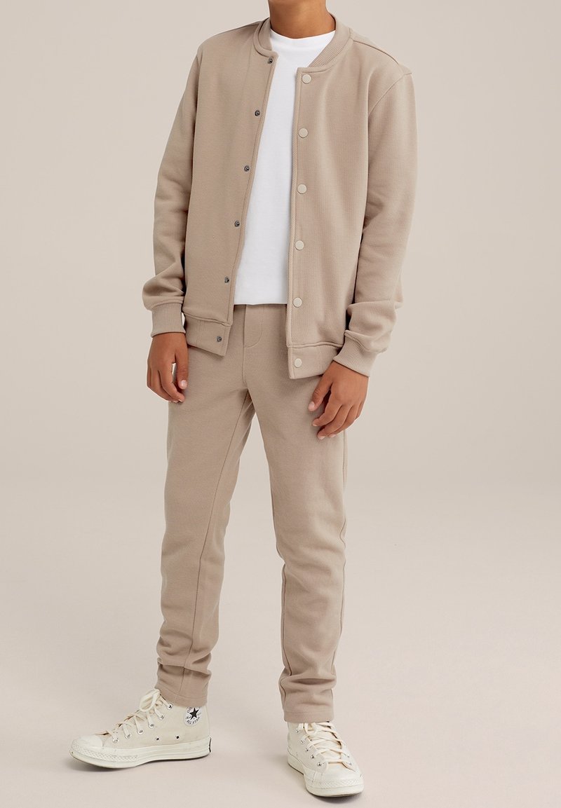 WE Fashion BLUE RIDGE - Tygbyxor - beige