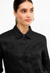 Next REGULAR FIT - Blus - black
