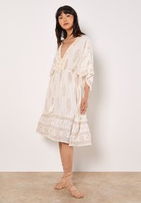 Apricot Vestido informal - cream