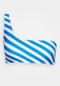 Top de bikini de um ombro, apresentando riscas diagonais azuis e brancas em bold. O material é suave e elástico, com costura precisa ao longo das bordas.