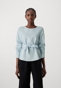 Vero Moda VMELINA BELT - Blúzka - nantucket breeze/white