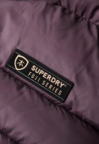 Superdry & Co HOODED FUJI QUILT PADDED - Veste sans manches - smoky aubergine purple