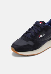 Fila RETROQUE - Sapatilhas - navy/russet orange