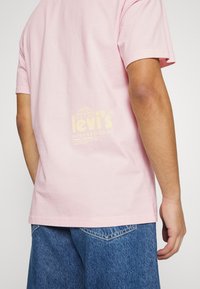 Levi's® RELAXED FIT - T-shirt estampada - poster potpourri